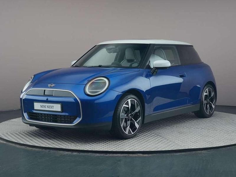 Blauw Gebruikt 2025 Mini Cooper Favoured Hatchback | € 33.200 - Afbeelding 1/4