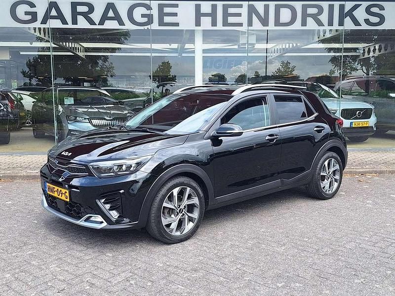 Zwart, metallic lak Gebruikt 2022 Kia Stonic GT-Line SUV | € 19.440 (Goede deal) - Afbeelding 1/4