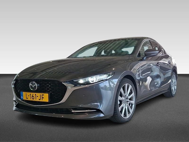 Grijs Gebruikt 2021 Mazda 3 Luxury Sedan | € 20.725 (Eerlijke prijs) - Afbeelding 1/4