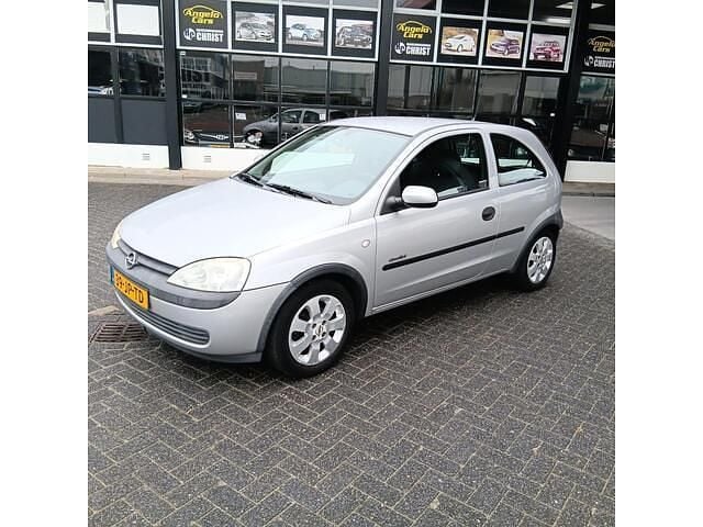 Grijs Gebruikt 2002 Opel Corsa Comfort Hatchback | € 1.275 (Eerlijke prijs) - Afbeelding 1/4