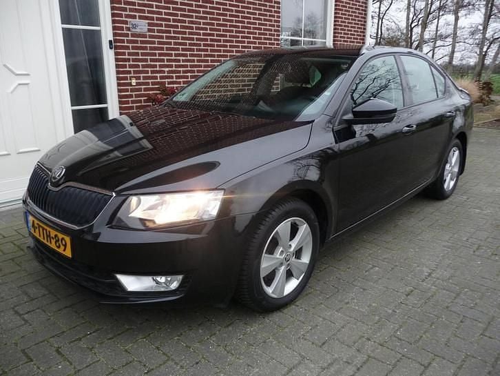 Occasion Skoda Octavia Active 105 PK (77 kW) 2014 Zwart (metallic) Hatchback