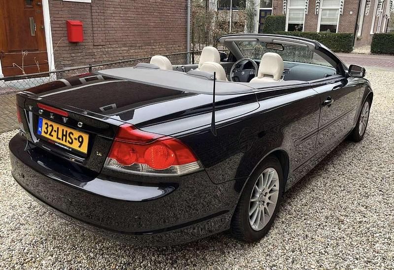 Zwart Gebruikt 2010 Volvo C70 Momentum Cabriolet | € 16.500 (Duur) - Afbeelding 1/4