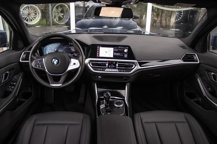 Occasion BMW 318 Executive 2021 Blauw (metallic) Stationwagen