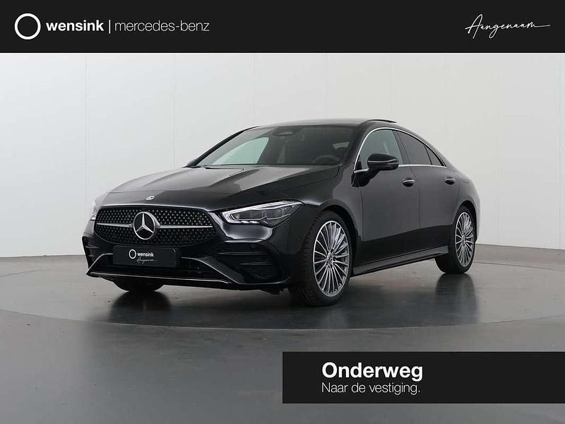 Zwart Nieuw 2025 Mercedes CLA180 Business Sedan | € 59.950 - Afbeelding 1/4