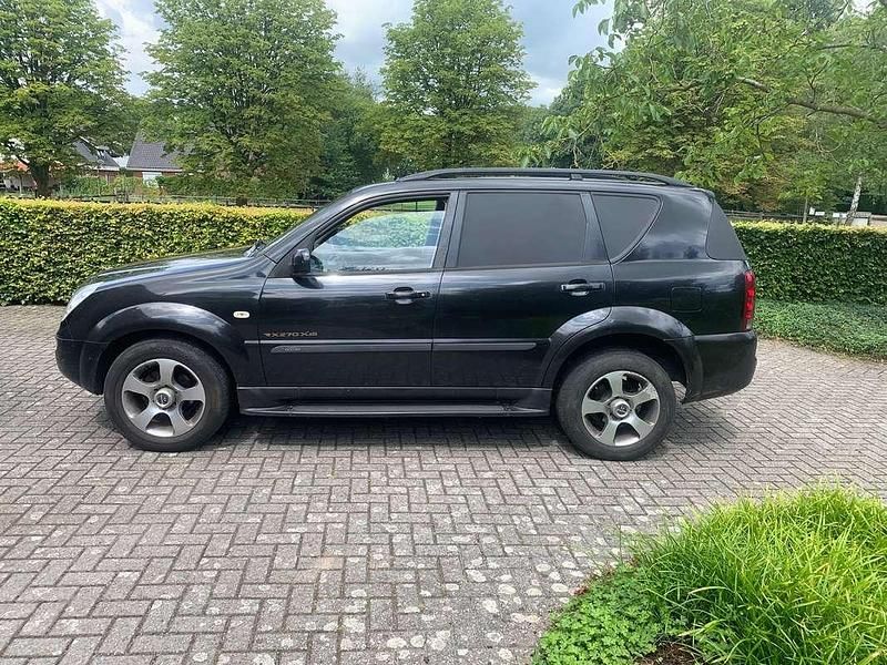 Zwart Gebruikt 2005 Ssangyong (KGM) Rexton SUV | € 2.499 - Afbeelding 1/4