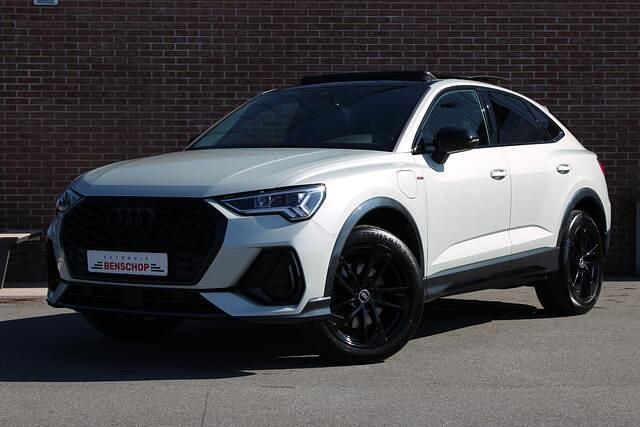 Grijs Gebruikt 2022 Audi Q3 Sportback Design SUV | € 44.950 (Duur) - Afbeelding 1/4