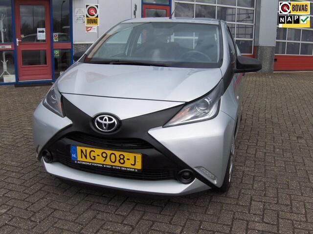 Grijs Gebruikt 2017 Toyota Aygo Hatchback | € 7.750 (Eerlijke prijs) - Afbeelding 1/4