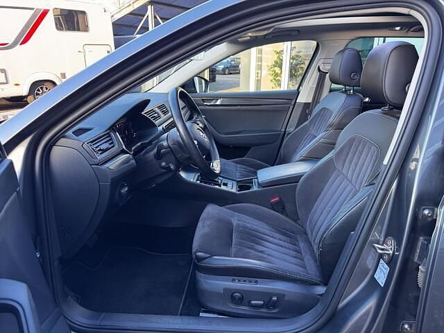 Occasion Skoda Superb Business Line 218 PK (160 kW) 2022 Grijs Stationwagen