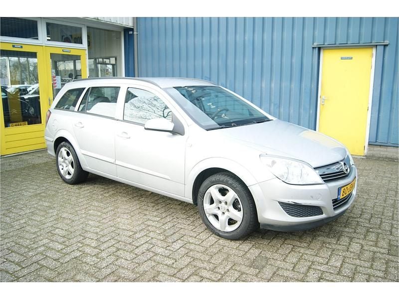 Grijs Occasion 2009 Opel Astra Business Stationwagen | € 1.495 (Eerlijke prijs) - Afbeelding 1/4