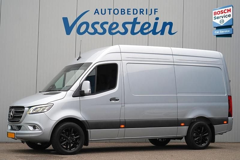 Grijs Gebruikt 2024 Mercedes Sprinter Van | € 64.900 - Afbeelding 1/4