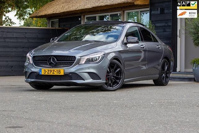 Grijs Gebruikt 2015 Mercedes CLA180 Urban Sedan | € 16.450 (Eerlijke prijs) - Afbeelding 1/4