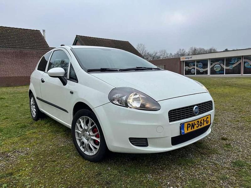 Wit Gebruikt 2011 Fiat Punto Hatchback | € 2.350 (Eerlijke prijs) - Afbeelding 1/4