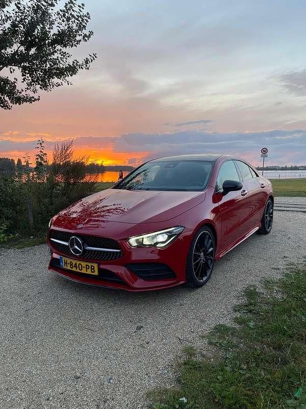 Rood Gebruikt 2019 Mercedes CLA200 AMG Sedan | € 28.000 (Eerlijke prijs) - Afbeelding 1/4