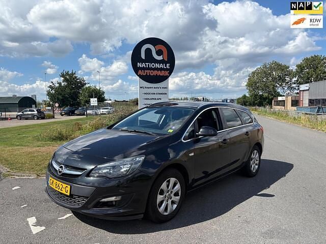 Zwart Gebruikt 2015 Opel Astra Business Stationwagen | € 3.500 (Iets duurder) - Afbeelding 1/4