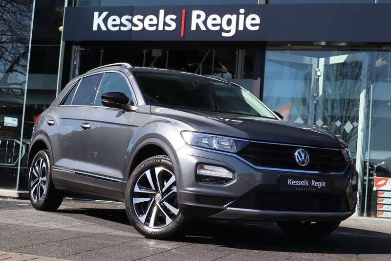 Grijs, metallic lak Gebruikt 2020 VW T-Roc United SUV | € 27.950 (Eerlijke prijs) - Afbeelding 1/4