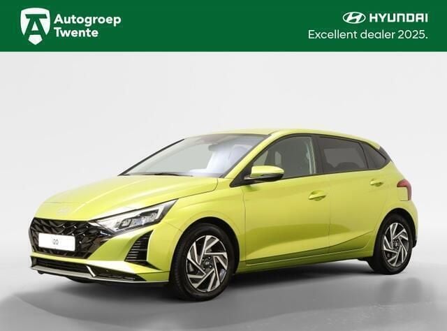 Lucid lime (groen metallic) Gebruikt 2024 Hyundai i20 Comfort Hatchback | € 21.950 (Eerlijke prijs) - Afbeelding 1/4
