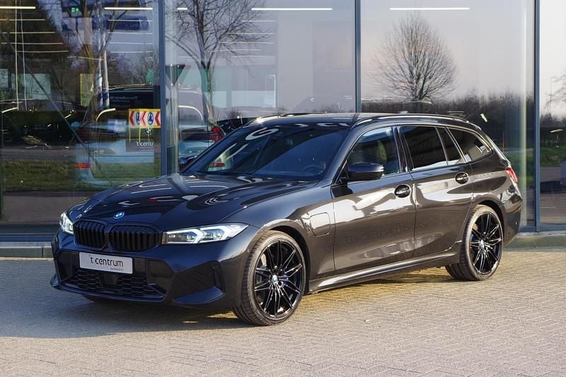 Occasion BMW 330e Executive 294 PK (216 kW) 2023 Zwart (metallic) Stationwagen