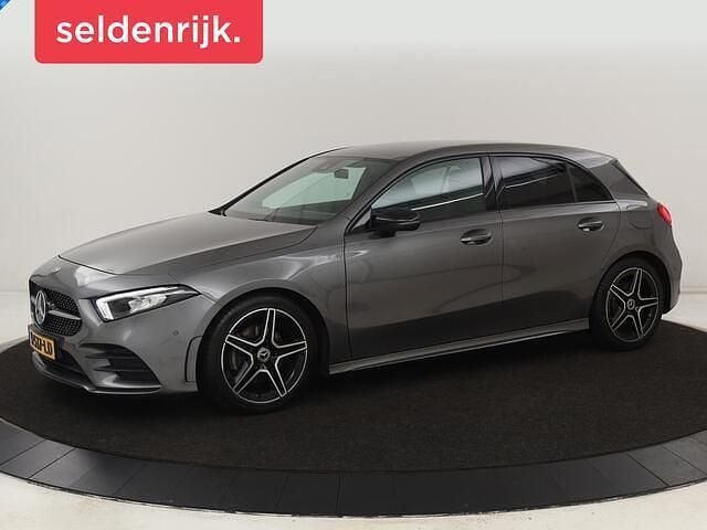 Grijs Gebruikt 2021 Mercedes A180 Business Hatchback | € 23.900 (Goede deal) - Afbeelding 1/4