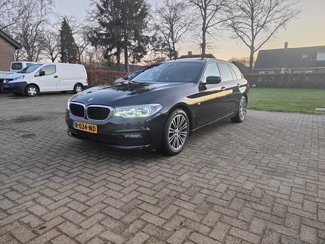 Zwart Gebruikt 2018 BMW 530 Stationwagen | € 23.000 (Iets duurder) - Afbeelding 1/4