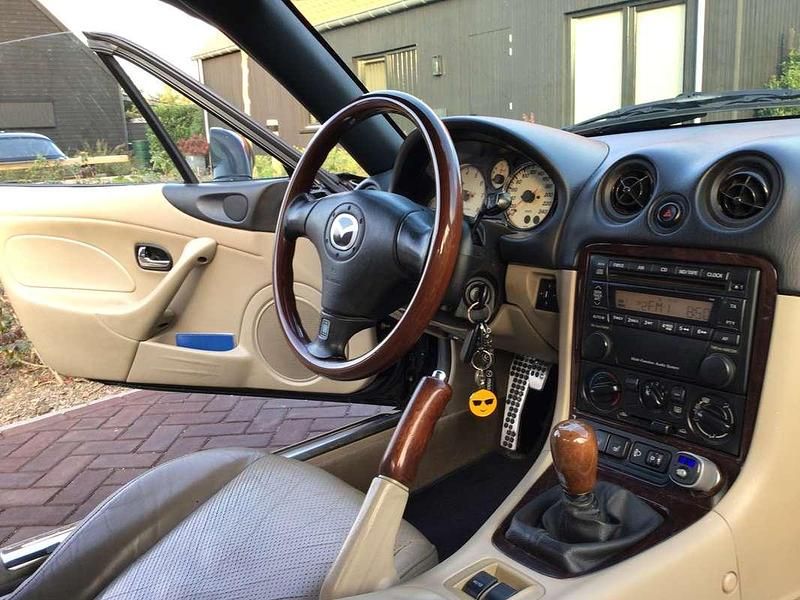 Zwart Gebruikt 2003 Mazda MX5 Dynamic Cabriolet | € 7.250 (Super prijs) - Afbeelding 1/4