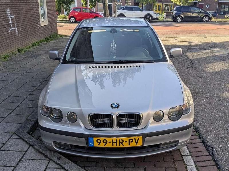 Zilver Occasion 2001 BMW 316 Executive Hatchback | € 1.200 - Afbeelding 1/4