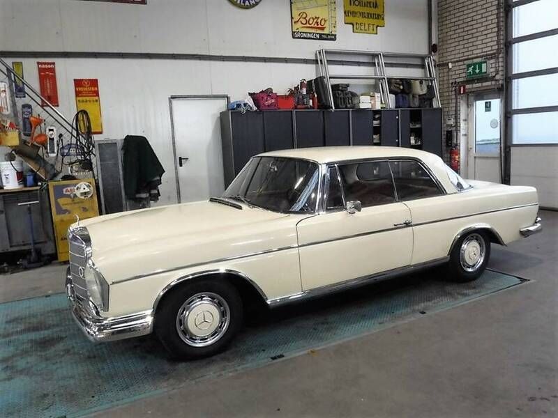 Creme Gebruikt 1967 Mercedes 300 SE Coupé | € 54.500 - Afbeelding 1/4