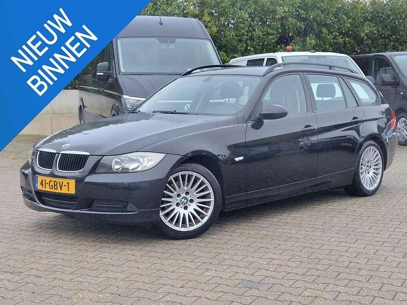 Zwart Gebruikt 2008 BMW 318 Stationwagen | € 1.640 (Super prijs) - Afbeelding 1/4