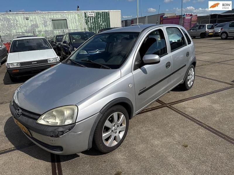 Grijs Occasion 2002 Opel Corsa Comfort Hatchback | € 795 (Eerlijke prijs) - Afbeelding 1/4