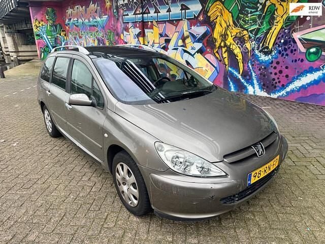 Grijs Gebruikt 2005 Peugeot 307 Premium Stationwagen | € 995 (Goede deal) - Afbeelding 1/4