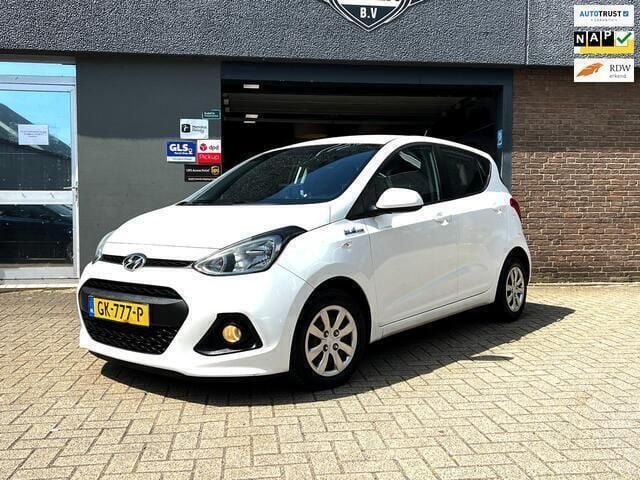Wit Gebruikt 2015 Hyundai i10 Comfort Hatchback | € 4.440 (Eerlijke prijs) - Afbeelding 1/4