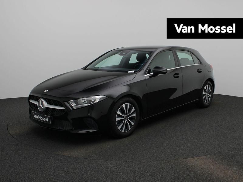 Zwart Gebruikt 2020 Mercedes A180 Business Hatchback | € 21.900 (Goede deal) - Afbeelding 1/4