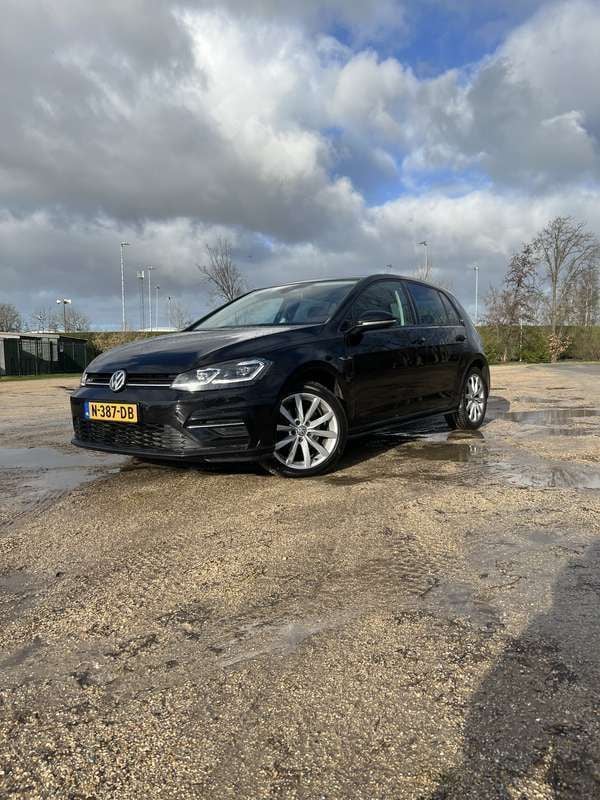 Zwart Gebruikt 2018 VW Golf VII R Stationwagen | € 19.999 (Eerlijke prijs) - Afbeelding 1/4