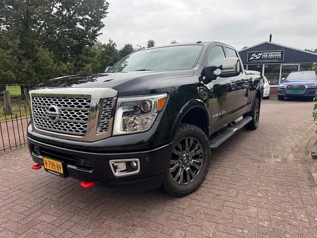 Zwart Gebruikt 2016 Nissan Titan XD Platinum Pickup | € 34.950 - Afbeelding 1/4
