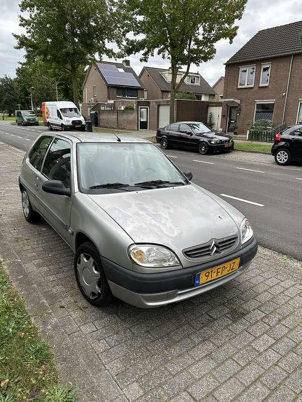 Grijs Gebruikt 2000 Citroën Saxo Furio Hatchback | € 1.250 (Eerlijke prijs) - Afbeelding 1/2