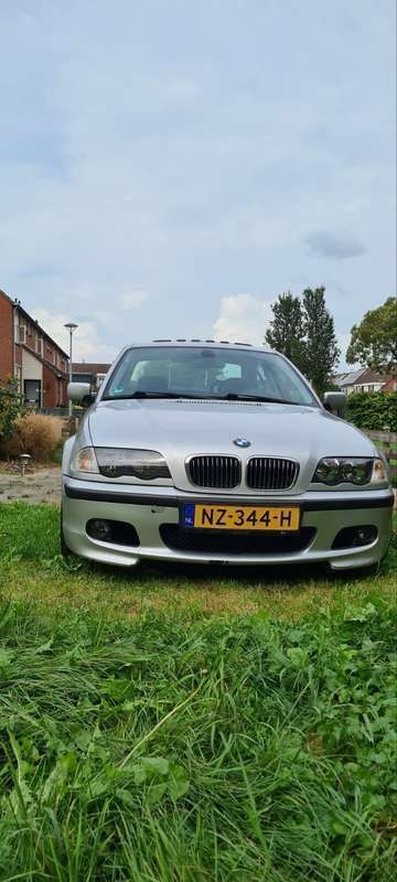 Grijs Gebruikt 2001 BMW 320 Sedan | € 2.500 (Goede deal) - Afbeelding 1/4