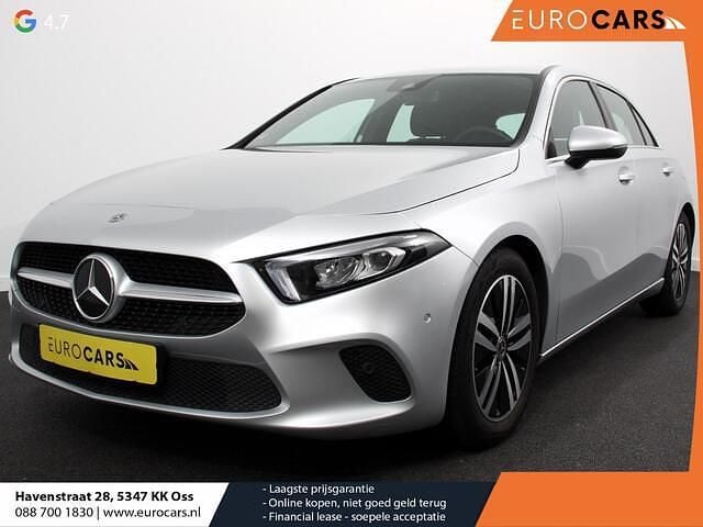 Grijs Gebruikt 2021 Mercedes A180 Progressive Hatchback | € 27.940 (Eerlijke prijs) - Afbeelding 1/4