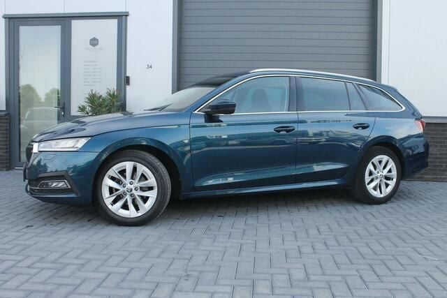Blauw Gebruikt 2022 Skoda Octavia Business Line Stationwagen | € 17.450 (Eerlijke prijs) - Afbeelding 1/3