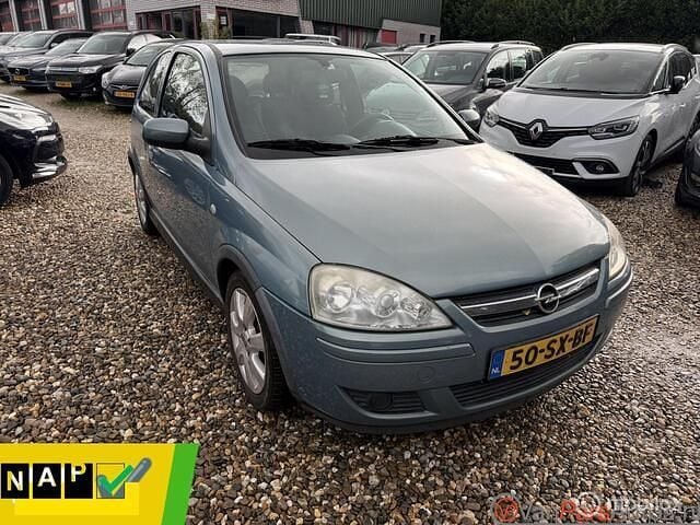 Groen Gebruikt 2006 Opel Corsa Hatchback | € 1.950 (Eerlijke prijs) - Afbeelding 1/4