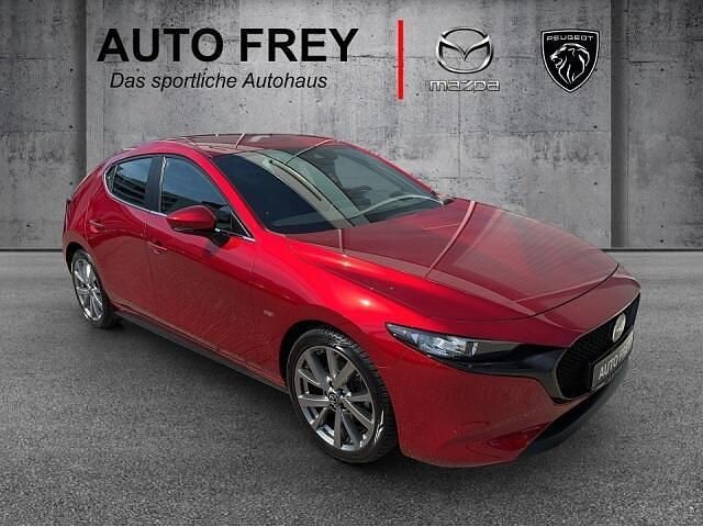 Rood Gebruikt 2021 Mazda 3 Selection Sedan | € 26.239 (Iets duurder) - Afbeelding 1/4