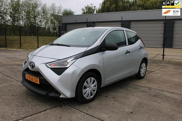 Grijs Gebruikt 2020 Toyota Aygo Hatchback | € 9.850 (Goede deal) - Afbeelding 1/4