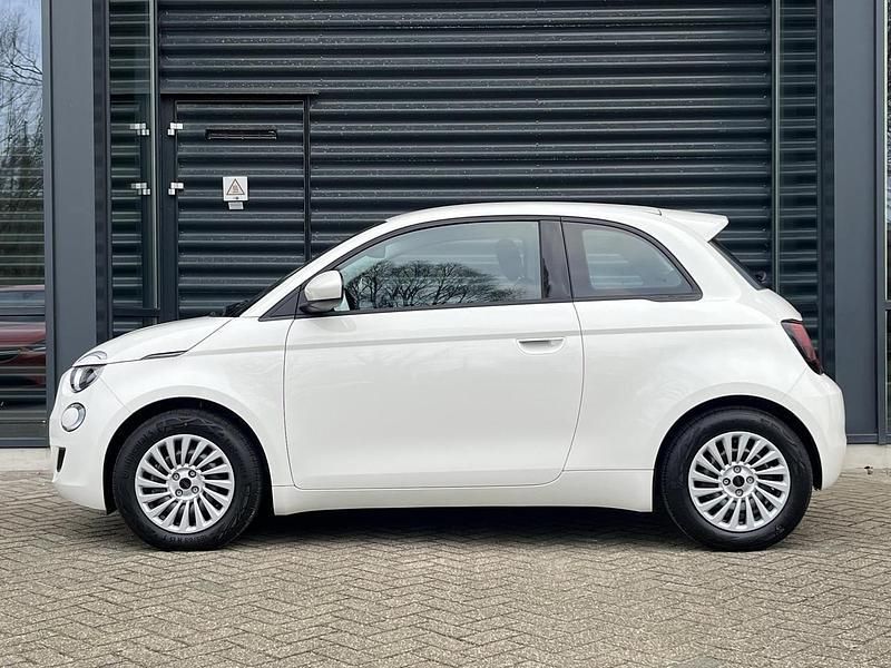 Wit Nieuw 2025 Fiat 500e Style Hatchback | € 30.495 (Eerlijke prijs) - Afbeelding 1/3
