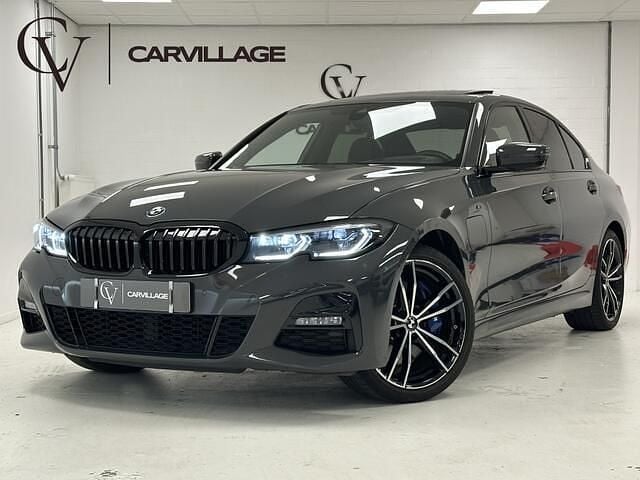 Grijs Gebruikt 2021 BMW 330 M Sport Sedan | € 39.995 (Eerlijke prijs) - Afbeelding 1/4