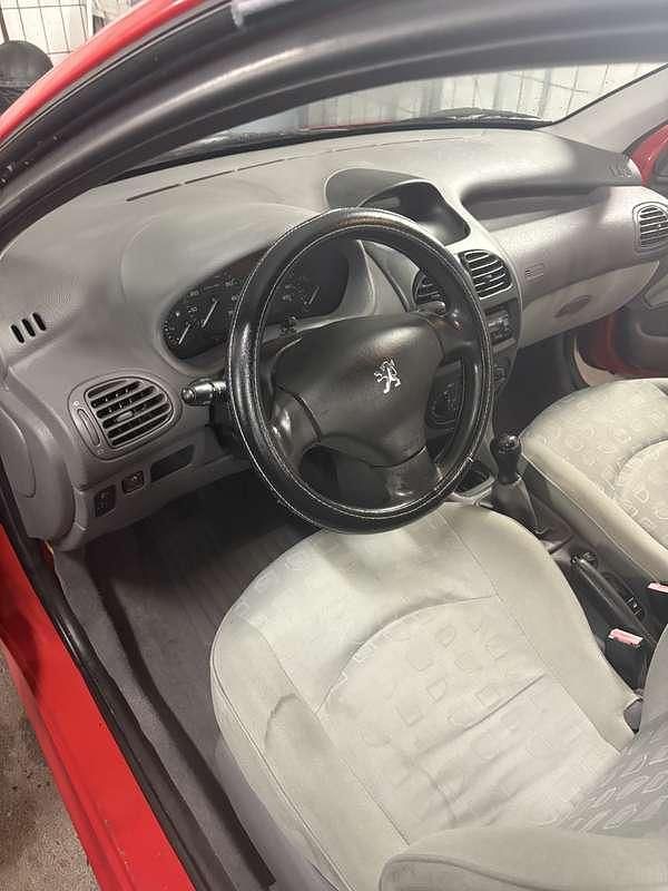 Occasion Peugeot 206 60 PK (44 kW) 2004 Rood Hatchback