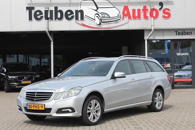 Grijs Occasion 2010 Mercedes E350 Avantgarde Stationwagen | € 10.895 (Duur) - Afbeelding 1/4