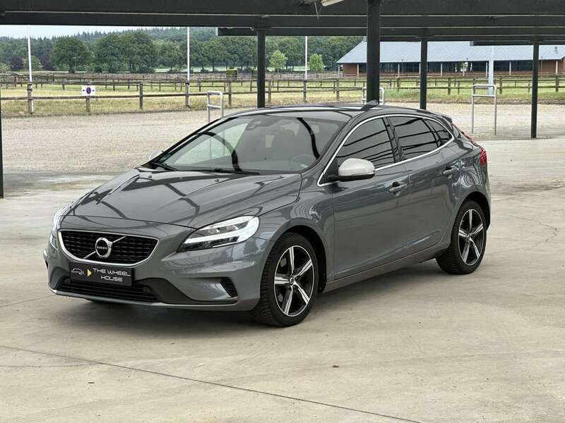 Grijs Gebruikt 2019 Volvo V40 R-Design Stationwagen | € 19.450 (Eerlijke prijs) - Afbeelding 1/4