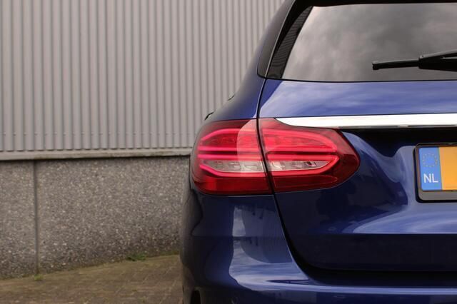 Occasion Mercedes C400 AMG line 333 PK (244 kW) 2015 Blauw, metallic lak Stationwagen