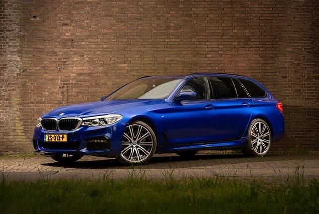 Blauw Gebruikt 2018 BMW 540 Executive Stationwagen | € 41.900 (Eerlijke prijs) - Afbeelding 1/4