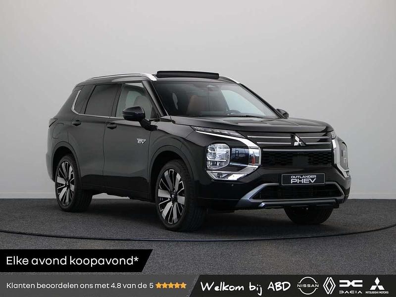 Zwart, metallic lak Nieuw 2025 Mitsubishi Outlander P-HEV Instyle SUV | € 62.945 (Iets duurder) - Afbeelding 1/3
