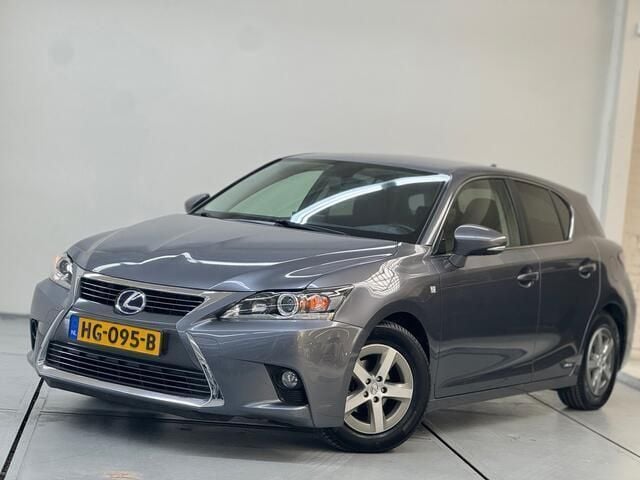Grijs Gebruikt 2015 Lexus CT200h Hatchback | € 15.150 (Eerlijke prijs) - Afbeelding 1/4