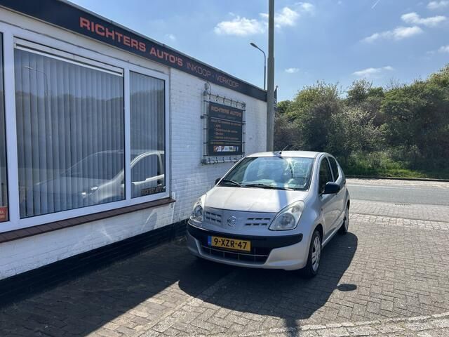 Grijs Gebruikt 2011 Nissan Pixo Visia Hatchback | € 1.750 (Eerlijke prijs) - Afbeelding 1/4